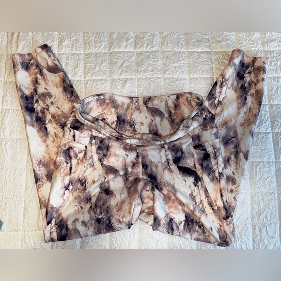 Old Navy Patterned 7/8 leggings women size large - Picture 1 of 2